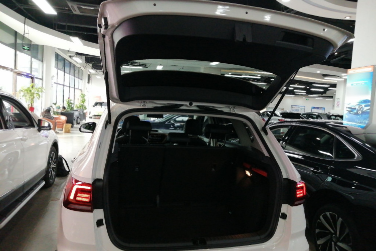 Volkswagen Tharu 2021 immagine di auto #22