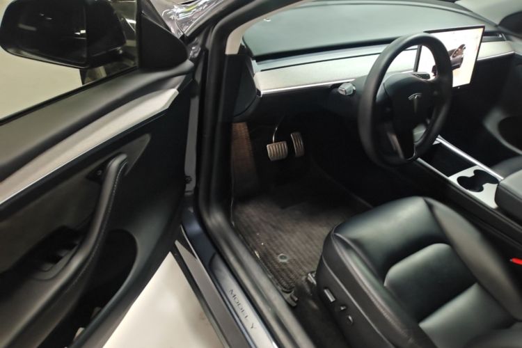 Tesla Model Y 2024 immagine di auto #12