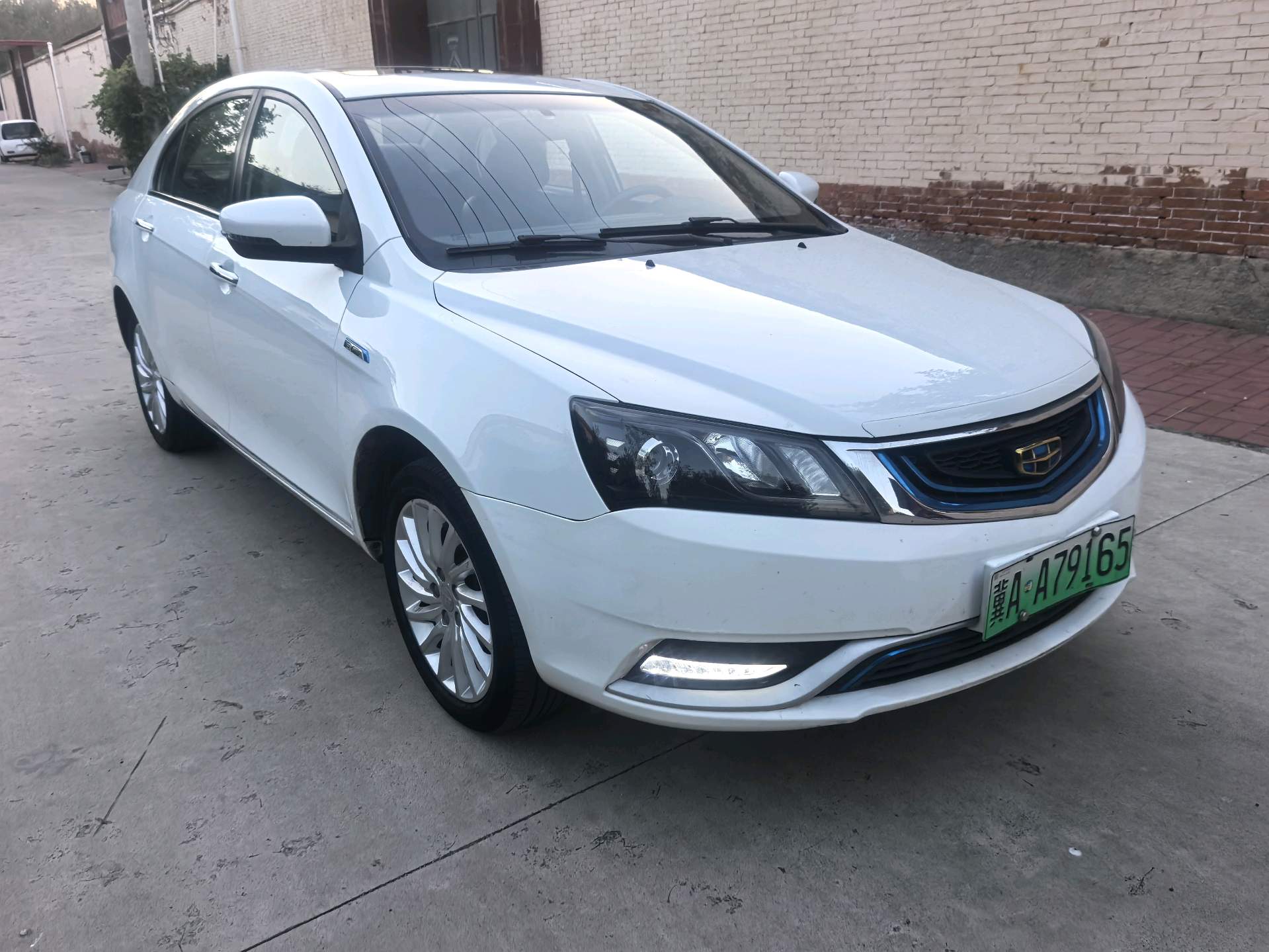 GEELY Emgrand New Energy 2016 car image #3