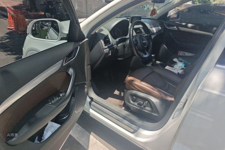 Audi Q3 2017 car image #18