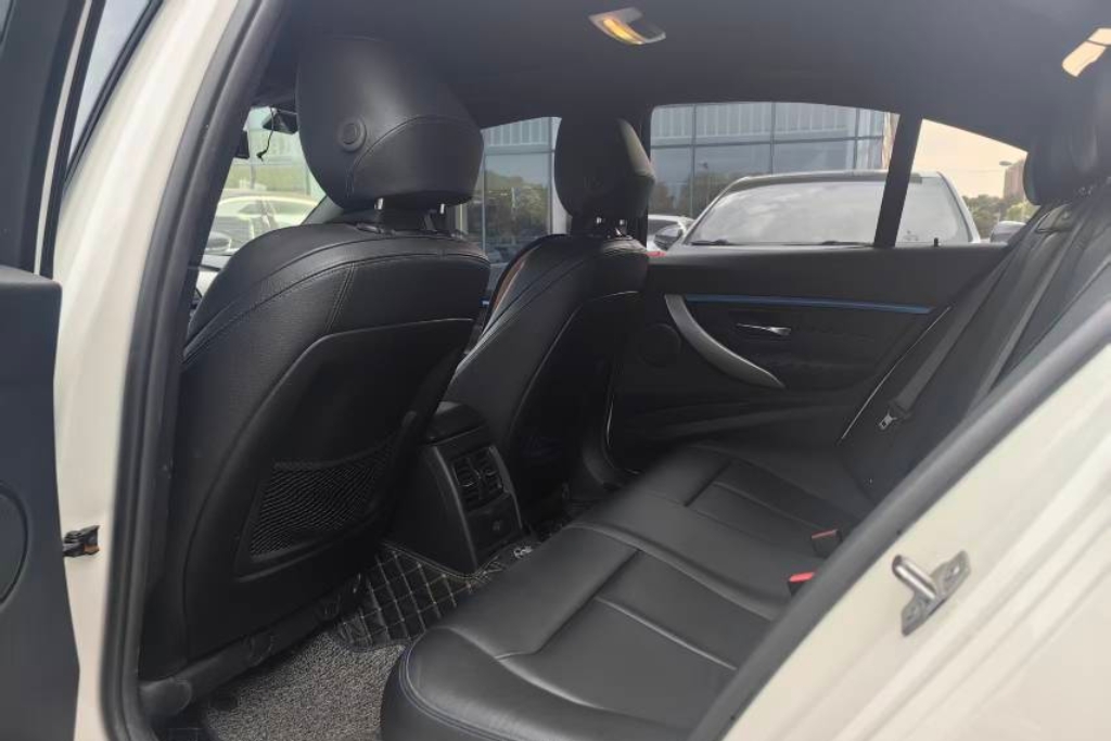 BMW 3 Series 2019 car image #3