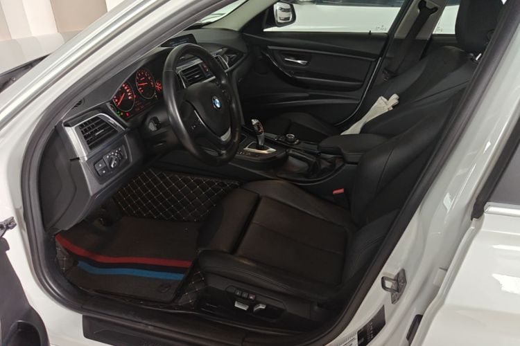 BMW 3 Series 2018 car image #15