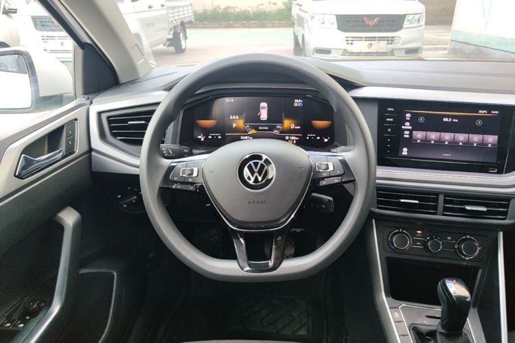 Volkswagen Polo 2023 car image #11
