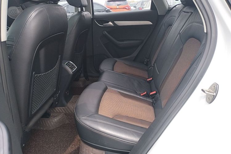 Audi Q3 2017 car image #17