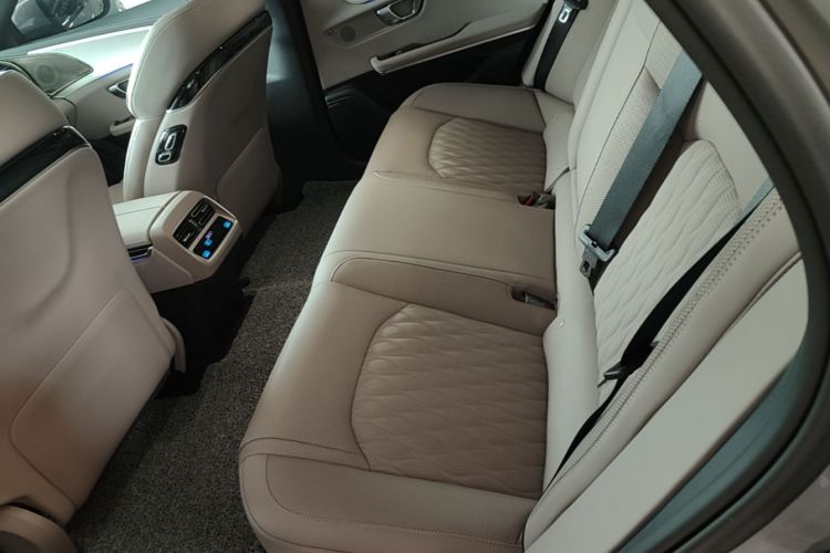 BYD Han 2025 car image #13