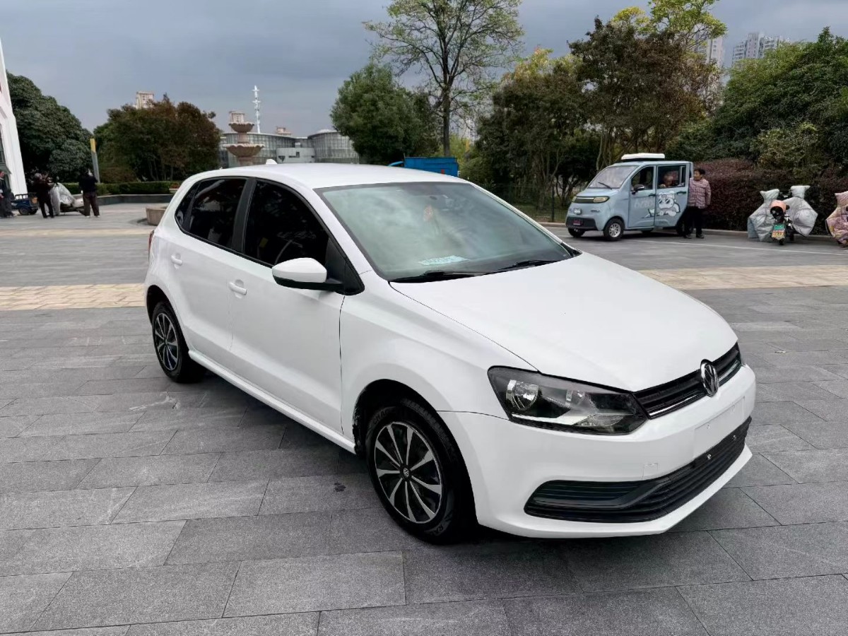 Volkswagen Polo 2017 car image 