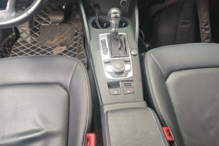 Audi A3 2018 immagine di auto #14