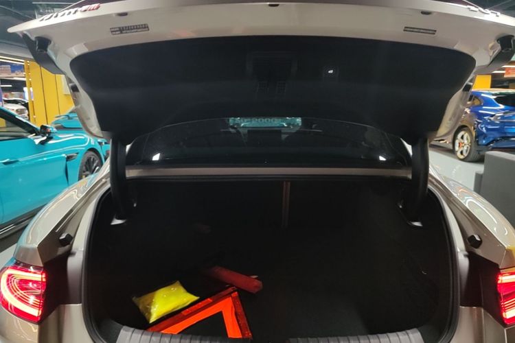 MI SU7 2024 immagine di auto #19