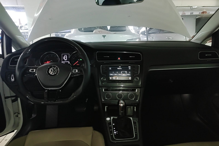Volkswagen Golf 2017 car image #10