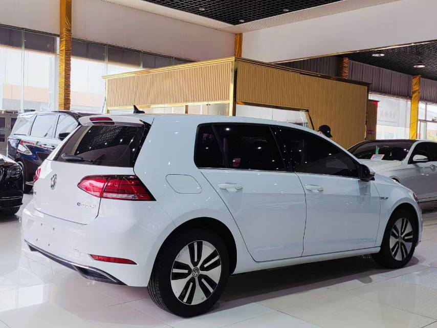 Volkswagen Golf Pure Electric 2020 immagine di auto #7