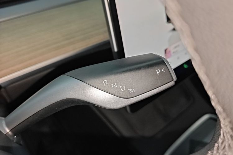 Tesla Model Y 2022 car image #14