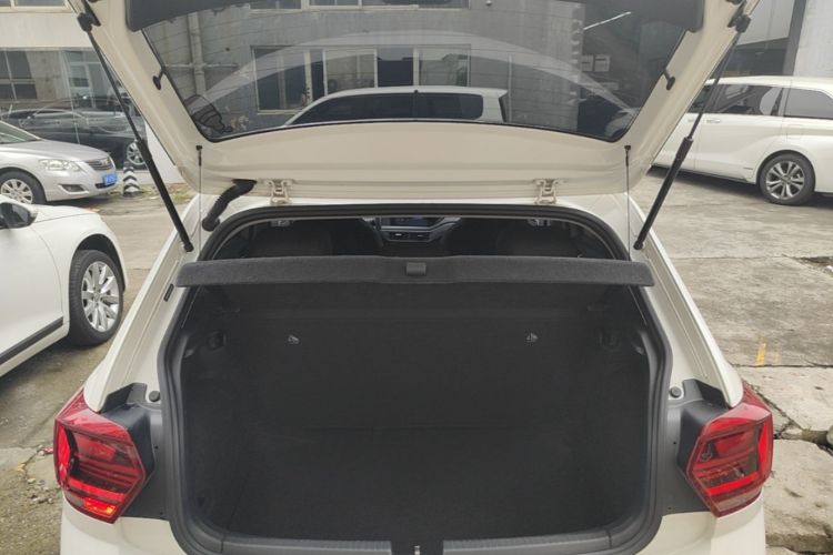 Volkswagen Polo 2021 car image #19