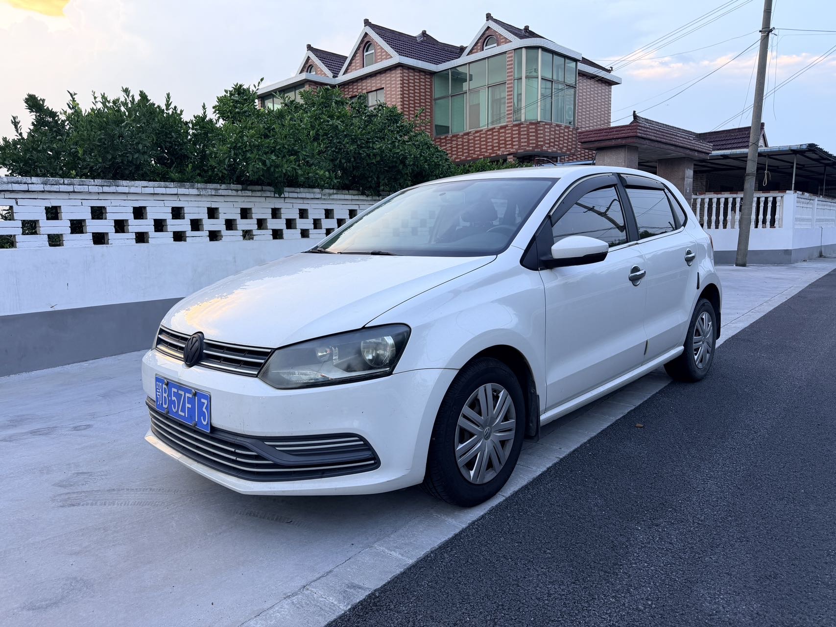 Volkswagen Polo 2017 car image 