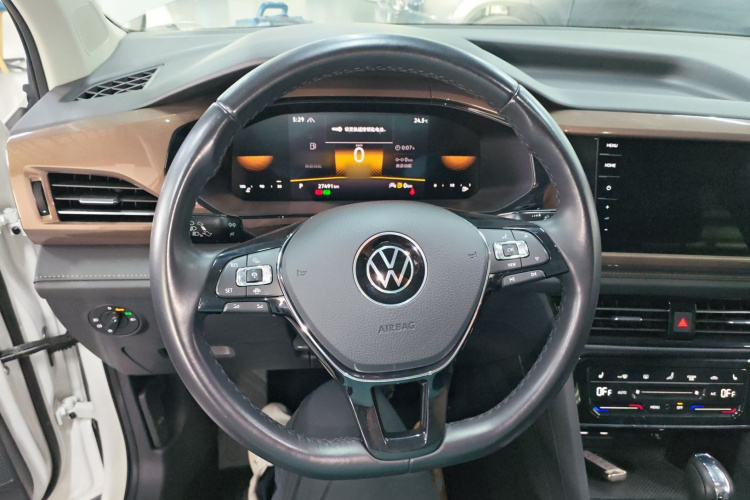 Volkswagen Tharu 2023 immagine di auto #11