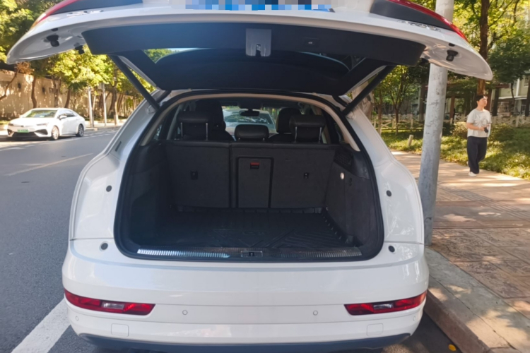 Audi Q3 2017 car image #19