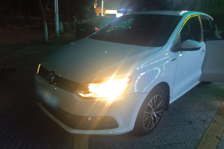 Volkswagen Polo 2017 car image #2