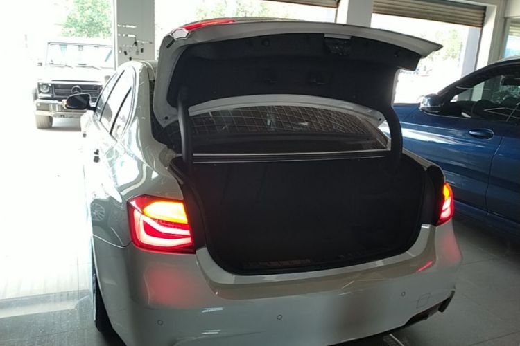 BMW 3 Series 2018 #19 BMW 3 Series 2018 car image #19