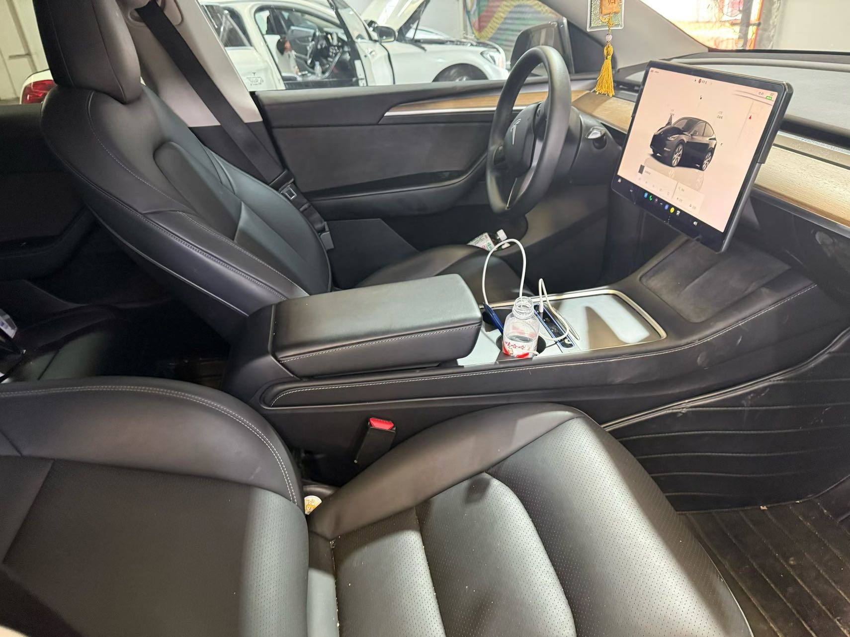 Tesla Model Y 2022 car image #6