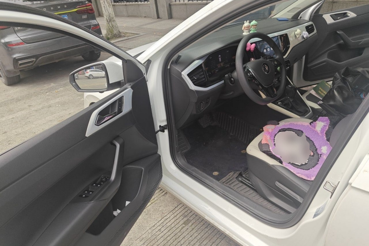 Volkswagen Polo 2023 car image #9