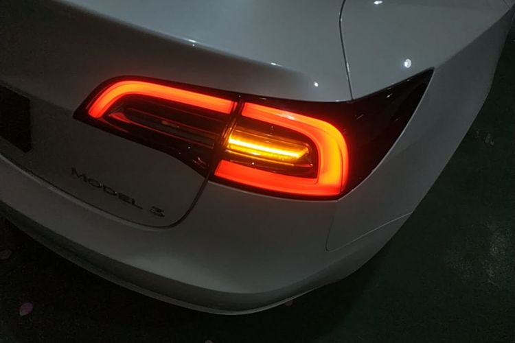 Tesla Model 3 2022 car image #3