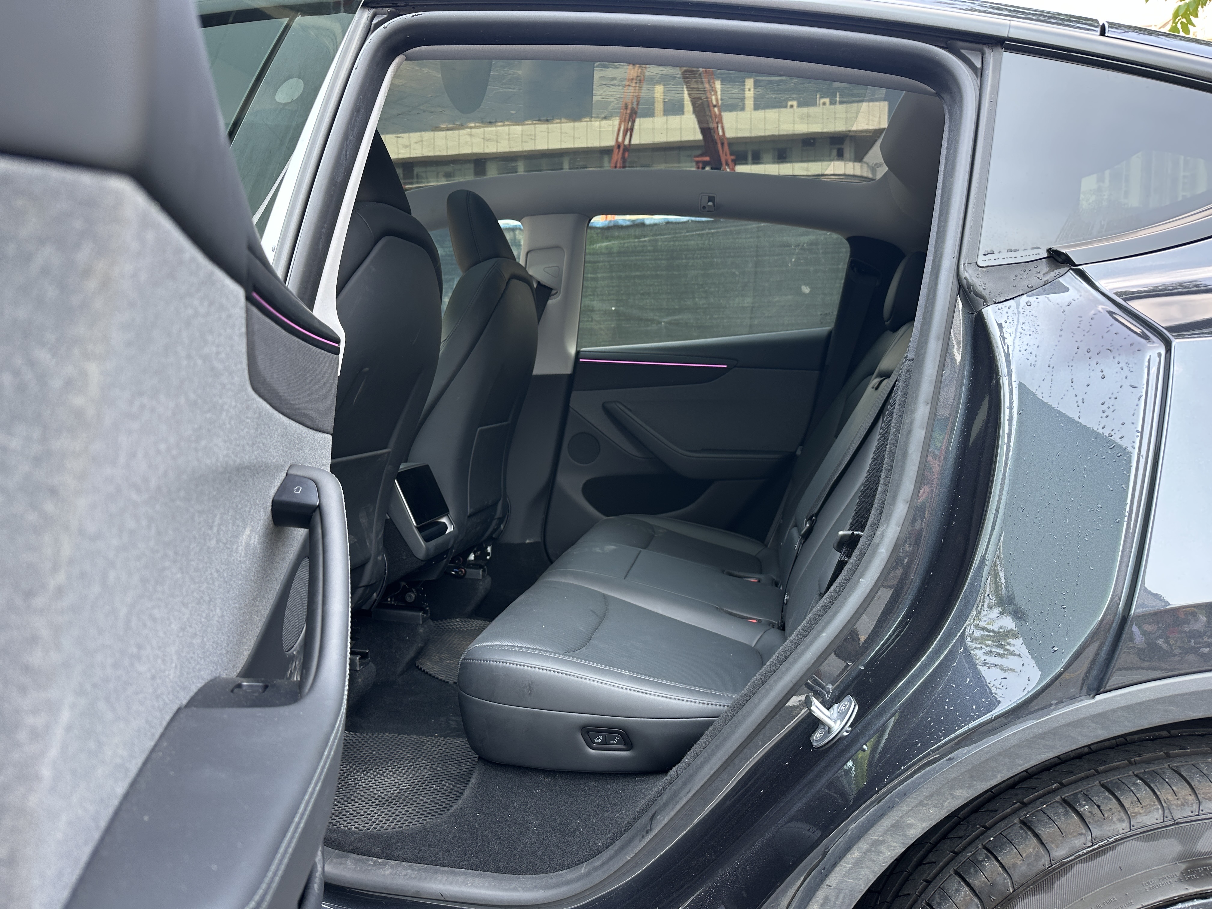 Tesla Model Y 2025 #6 Tesla Model Y 2025 car image #6