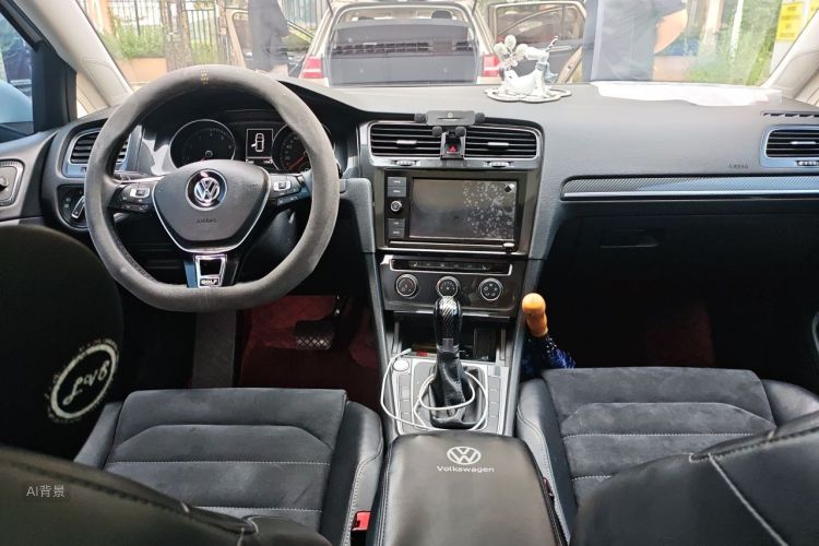 Volkswagen Golf 2019 car image #11