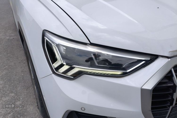 Audi Q3 2021 car image #8