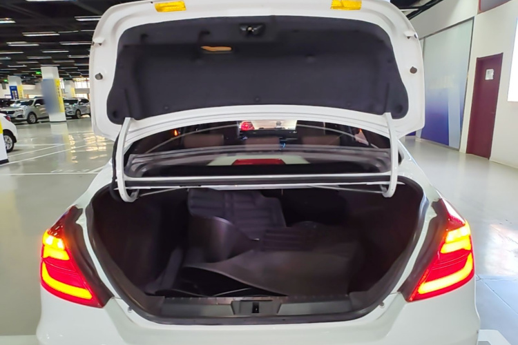 GEELY Emgrand 2016 #21 GEELY Emgrand 2016 immagine di auto #21