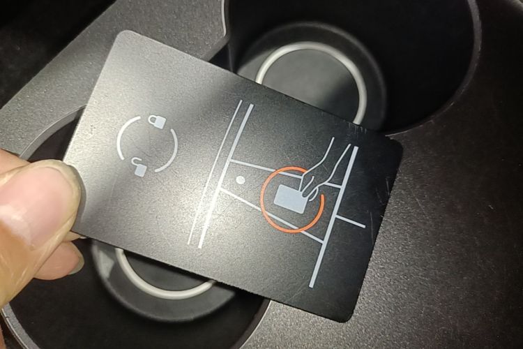 Tesla Model Y 2023 car image #9