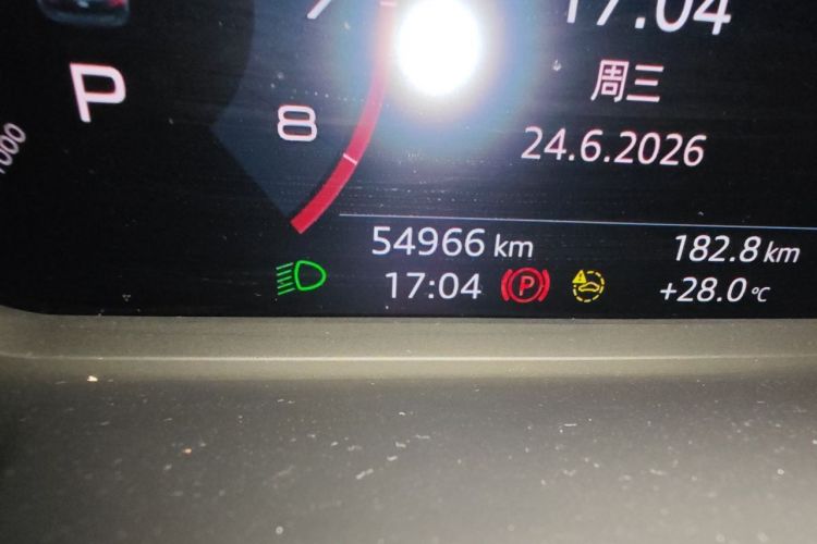 Audi Q3 2021 car image #8