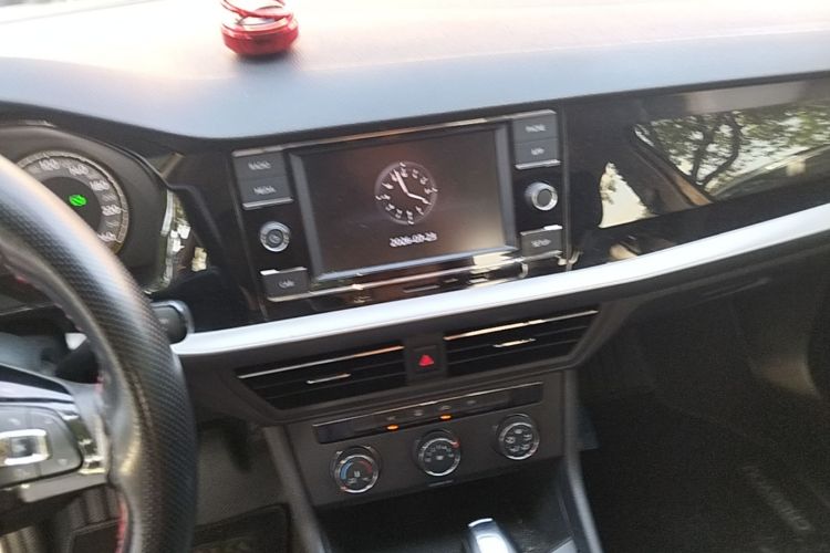 Volkswagen Lavida 2018 car image #13
