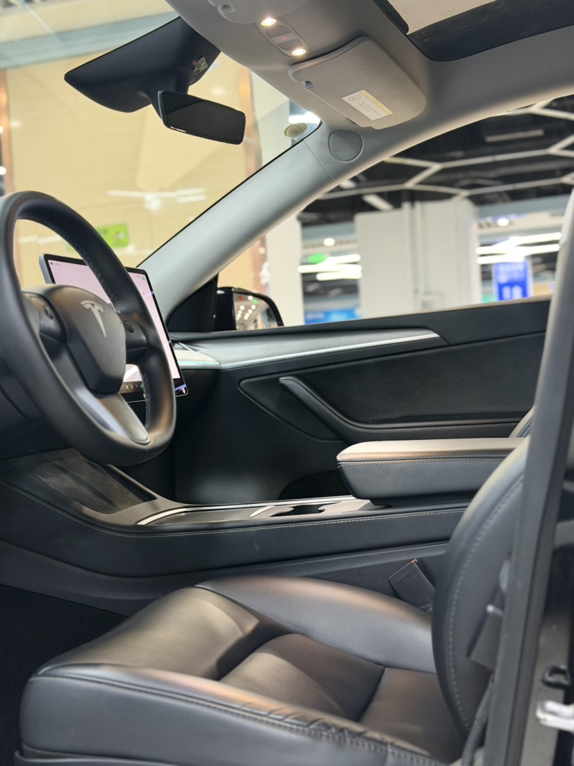 Tesla Model Y 2024 #9 Tesla Model Y 2024 car image #9