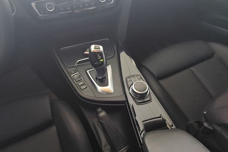 BMW 3 Series GT 2018 car image #14