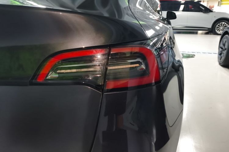 Tesla Model Y 2024 car image #8