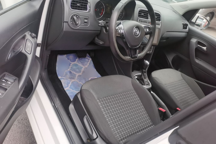 Volkswagen Polo 2018 car image #16