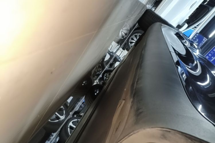 Tesla Model Y 2023 car image #27