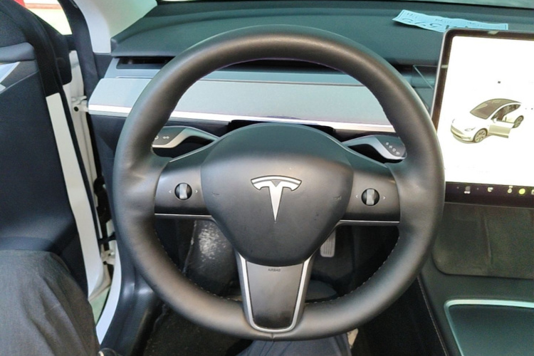 Tesla Model Y 2024 car image #11