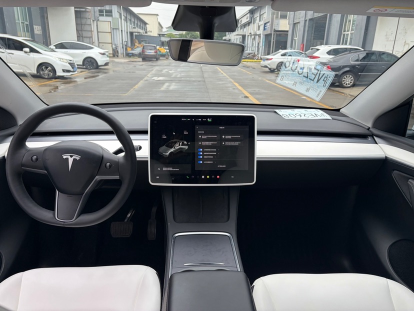 Tesla Model Y 2021 car image #3