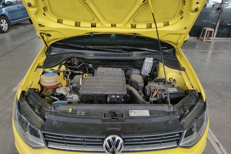 Volkswagen Polo 2015 car image #20