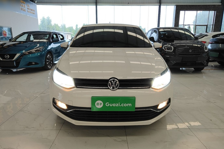 Volkswagen Polo 2015 car image #3