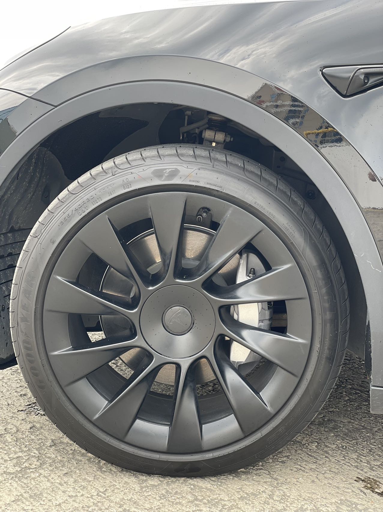 Tesla Model Y 2023 #2 Tesla Model Y 2023 car image #2