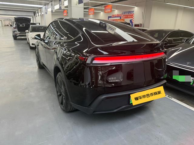 Tesla Model Y 2026 #4 Tesla Model Y 2026 car image #4