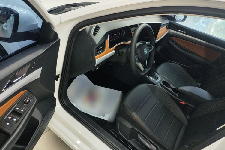 Volkswagen Bora 2025 car image #12