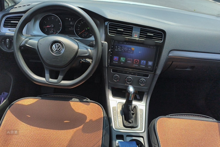 Volkswagen Golf 2017 car image #11