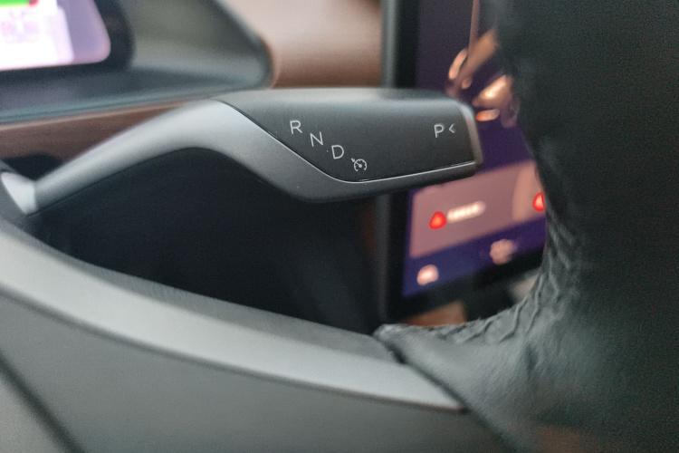 Tesla Model Y 2021 car image #17