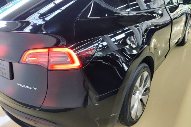 Tesla Model Y 2023 #8 Tesla Model Y 2023 car image #8
