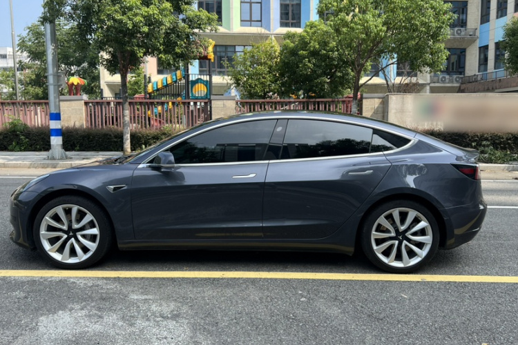 Tesla Model 3 2020 immagine di auto #5