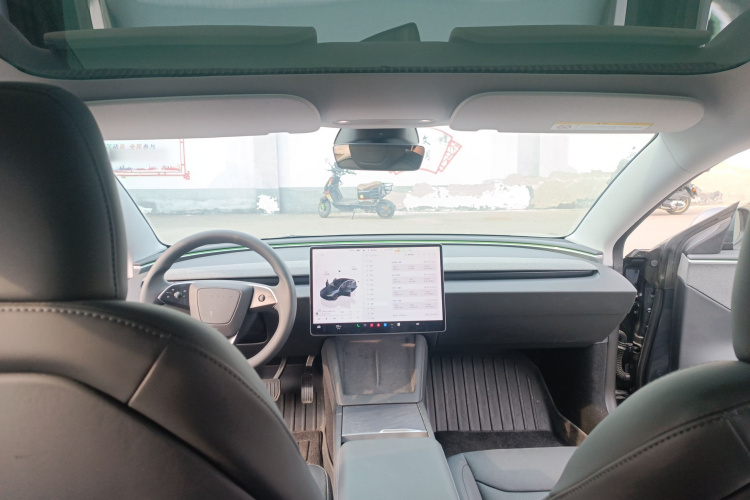 Tesla Model 3 2024 car image #20