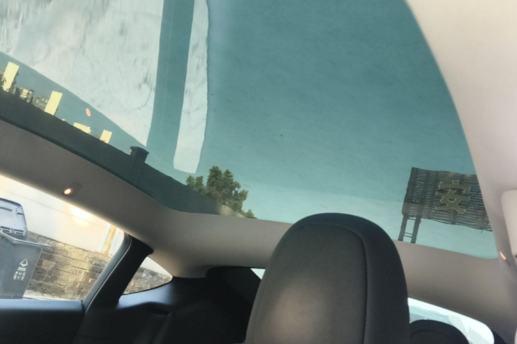 Tesla Model Y 2023 immagine di auto #18