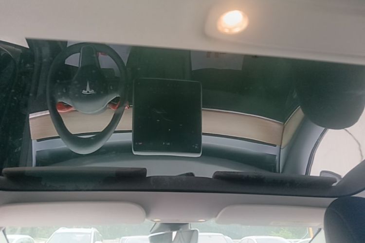Tesla Model 3 2023 car image #18